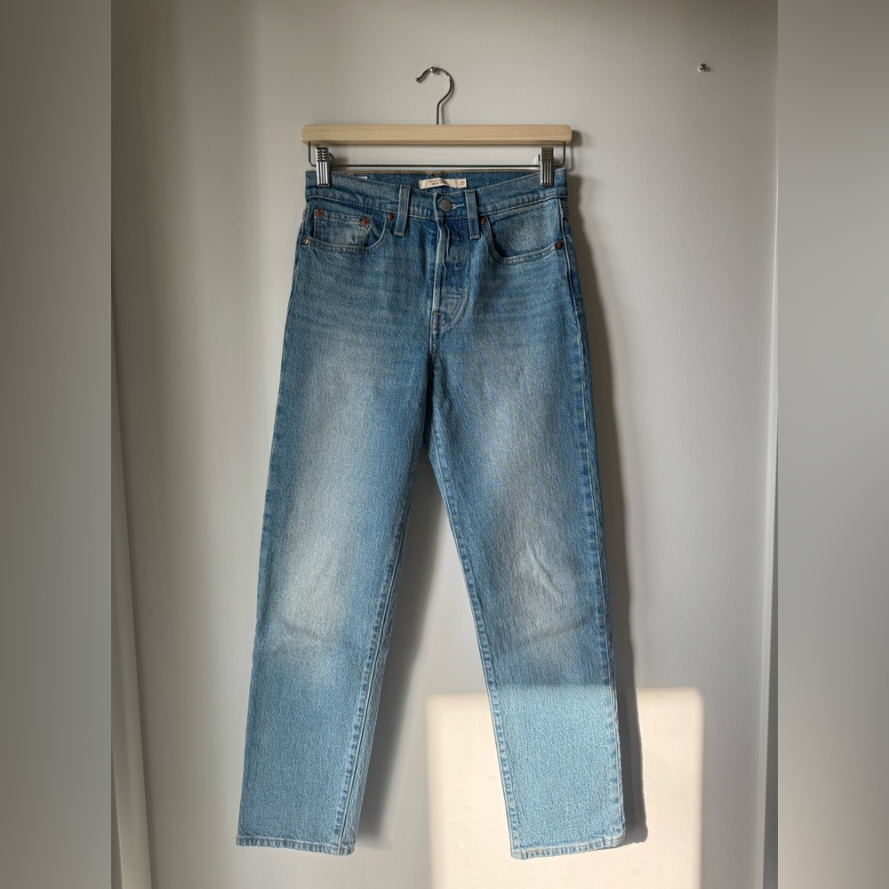 *NWOT* Levi’s Wedgie Straight Christina Blue Jeans Size 25